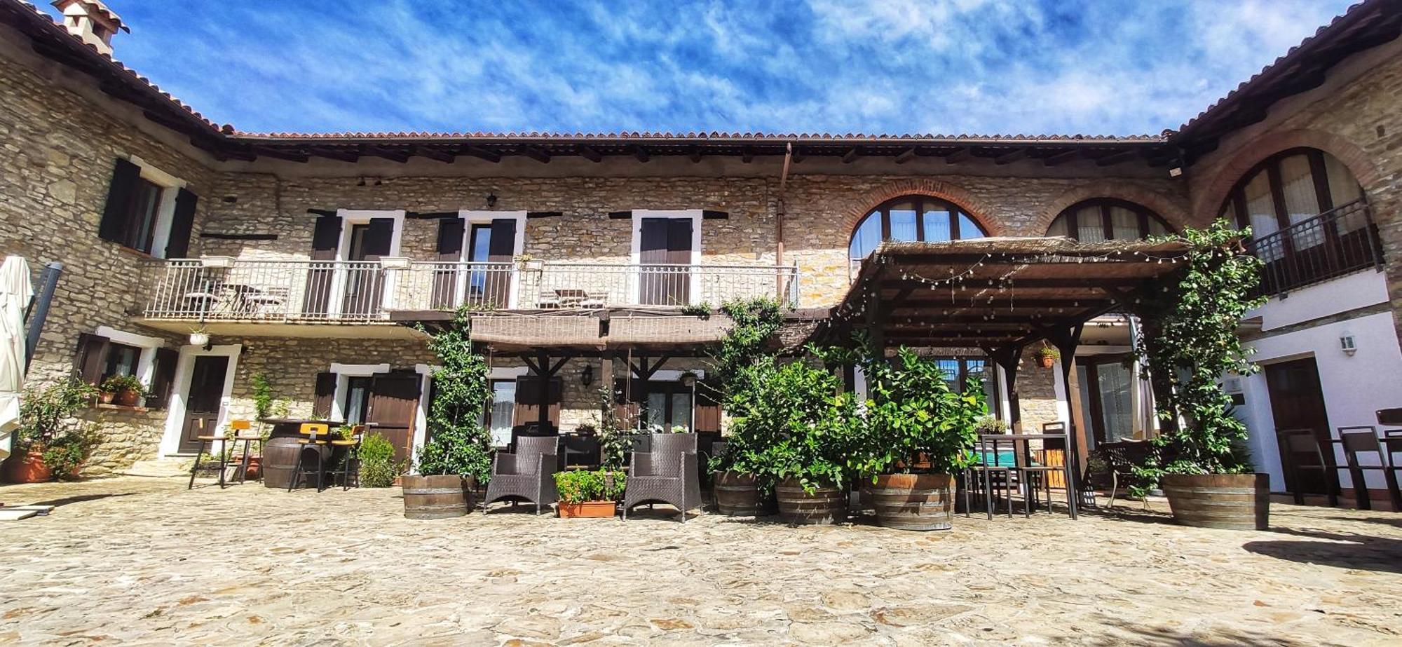 Agriturismo Tenuta San Giuseppe Cossano Belbo Exterior photo